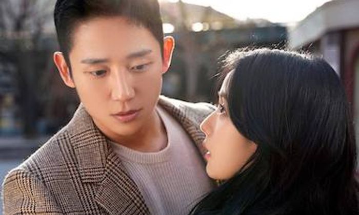 Phim mới của Jisoo (BLACKPINK) gây tranh cãi vì nam chính Jung Hae In phát ngôn liên quan đến lịch sử