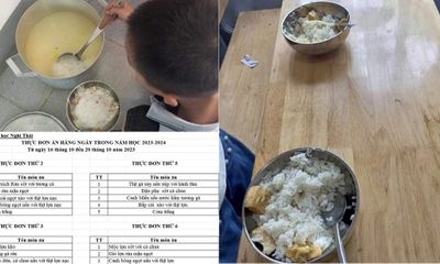 Sự thật đằng sau bữa cơm bán trú của học sinh lớp 5 chỉ có cơm trắng và đậu phụ ở Nghệ An
