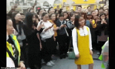 Video: Nam thanh niên bị bạn gái vả thẳng mặt vì đem thứ này đi cầu hôn