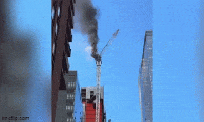 Video: Cần cẩu xây dựng ở Mỹ bất ngờ bốc cháy rồi đổ sập