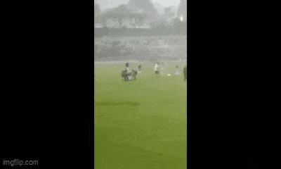 Video: Đang thi đấu trên sân, cầu thủ 21 tuổi thiệt mạng vì bị sét đánh vào đầu